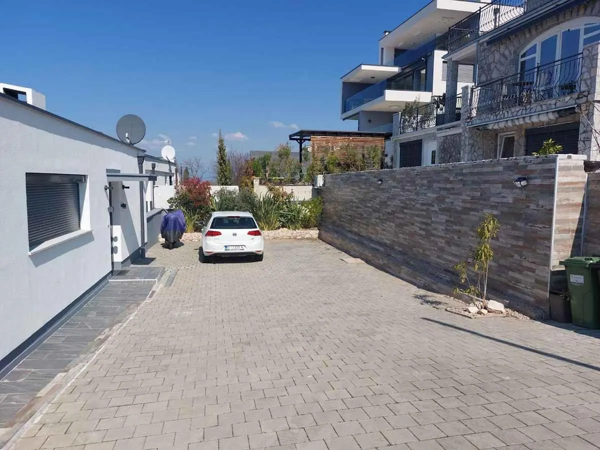 Apartment In Njivice - Insel Krk 43955